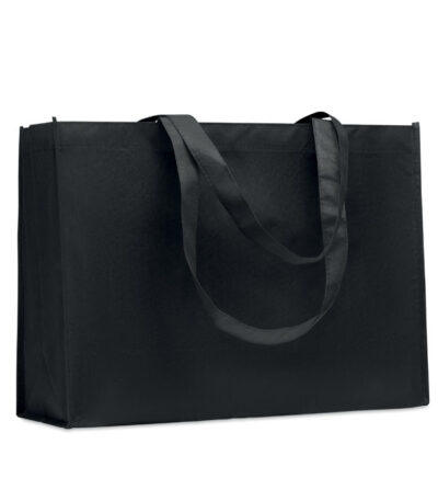 Shopper in tnt rpet